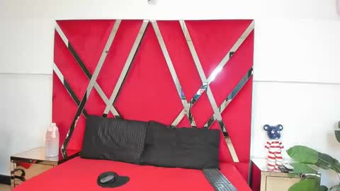 milanx2 online show from November 3, 2025, 8:32 pm