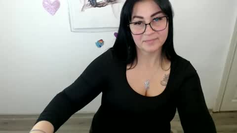 milania_milaa online show from October 15, 2025, 1:00 pm