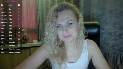 Snapshot of milanna_x chatting on September 17, 2025, 4:30 pm milanna_x online show from September 17, 2025, 4:30 pm
