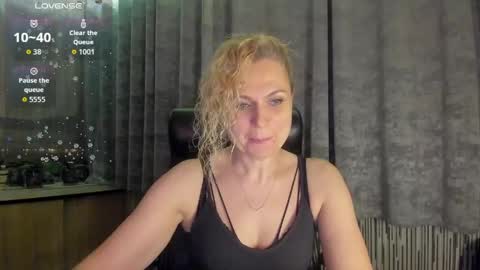 milanna_x online show from April 30, 2026, 7:53 pm