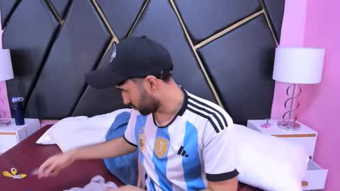 milanzaire online show from November 16, 2025, 8:36 pm