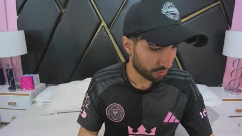 milanzaire online show from November 26, 2025, 12:33 am