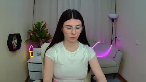 milasecretsss online show from April 28, 2026, 7:02 am