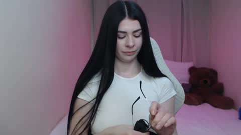 milasecretsss online show from May 2, 2026, 12:10 pm