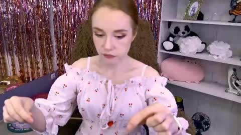 Mila online show from June 4, 2026, 5:35 am