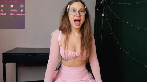 Mila online show from December 8, 2024, 2:52 pm