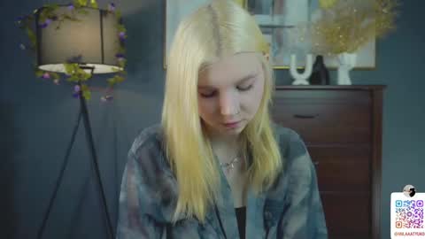 Mila online show from February 23, 2025, 2:40 am