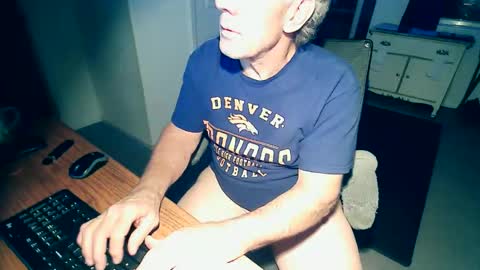 Milehi1958 online show from October 20, 2025, 12:44 am