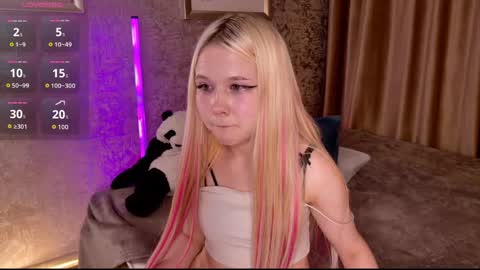 Mia online show from April 30, 2026, 8:57 pm