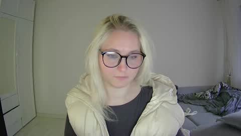 Milena new nonude shy blonde natural online show from April 19, 2026, 5:23 pm