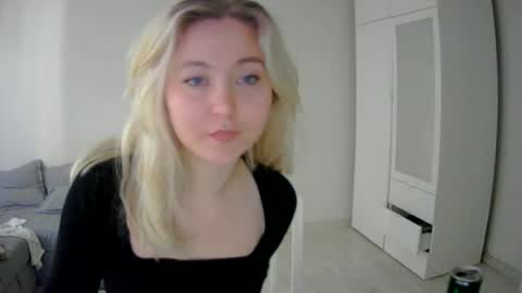 Snapshot of milena391630 chatting on June 13, 2026, 10:02 am Milena new nonude shy blonde natural online show from June 13, 2026, 10:02 am