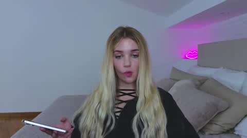 Mila  online show from September 23, 2025, 12:19 pm