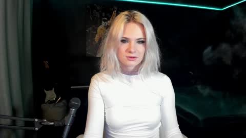 Snapshot of milena_marshmallows chatting on January 13, 2025, 12:30 am Milena online show from January 13, 2025, 12:30 am