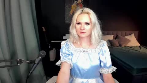 Snapshot of milena_marshmallows chatting on March 1, 2025, 8:10 pm Milena online show from March 1, 2025, 8:10 pm