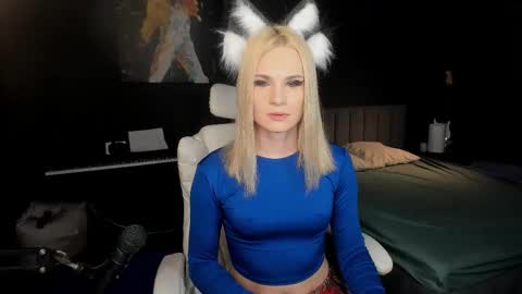 Snapshot of milena_marshmallows chatting on October 15, 2025, 2:44 am Milena online show from October 15, 2025, 2:44 am