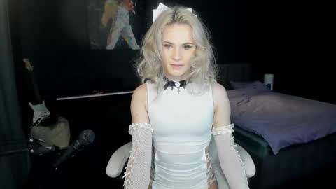 Snapshot of milena_marshmallows chatting on October 29, 2025, 7:21 am Milena online show from October 29, 2025, 7:21 am