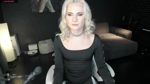 Snapshot of milena_marshmallows chatting on May 4, 2026, 1:45 am Milena online show from May 4, 2026, 1:45 am