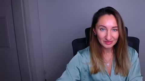 Milena online show from December 17, 2025, 8:53 am