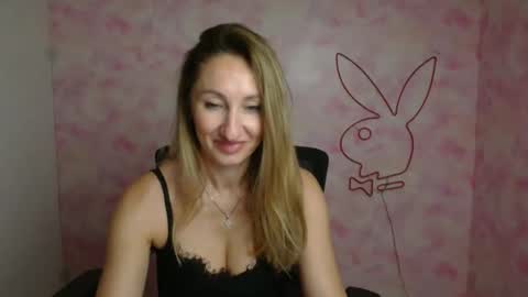 Milena online show from May 8, 2026, 6:52 am