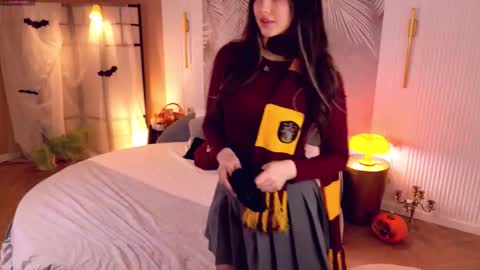 Snapshot of miley_smile chatting on October 31, 2025, 4:57 am Miley online show from October 31, 2025, 4:57 am