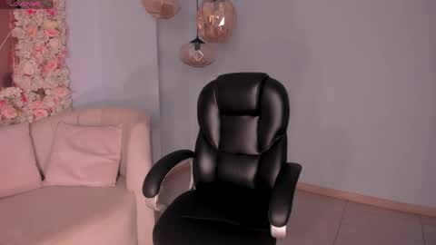 Snapshot of mileycruz_ chatting on April 11, 2026, 7:29 pm Miley Cruz IG miley model23 online show from April 11, 2026, 7:29 pm