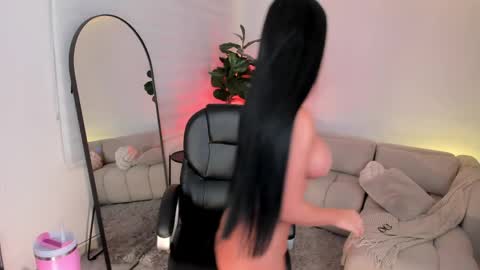 Snapshot of mileycruz_ chatting on May 15, 2026, 10:50 pm Miley Cruz IG miley model23 online show from May 15, 2026, 10:50 pm