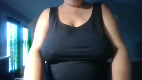 Snapshot of milf902xx chatting on September 22, 2025, 10:28 am milf902xx online show from September 22, 2025, 10:28 am