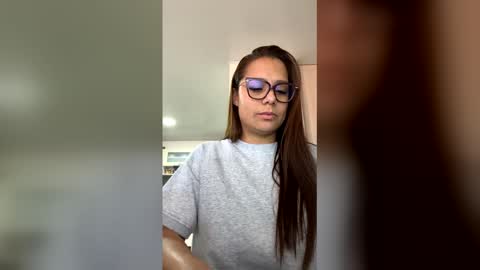 Snapshot of milf__pretty chatting on May 1, 2026, 9:52 pm Melissa online show from May 1, 2026, 9:52 pm