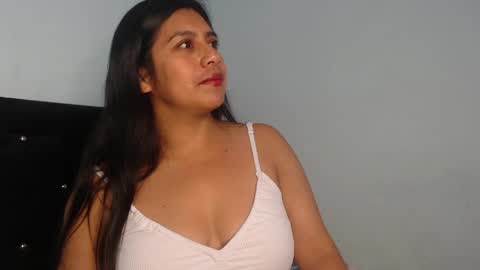 Anay velez online show from April 28, 2026, 3:33 am