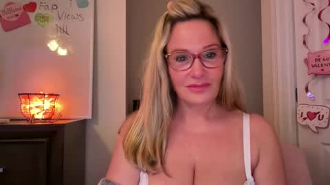 MIlf Goddess online show from February 9, 2025, 9:05 am
