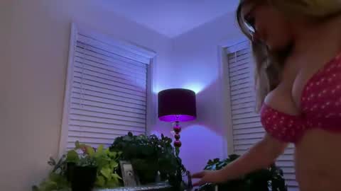 Snapshot of milf_goddess chatting on September 25, 2025, 7:23 am MIlf Goddess online show from September 25, 2025, 7:23 am