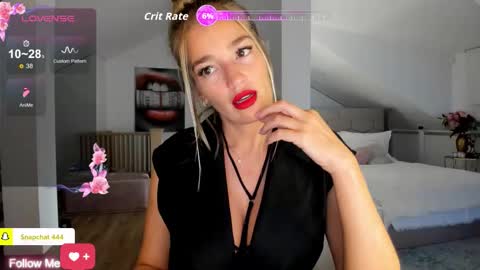 Snapshot of milfblondy chatting on October 1, 2025, 11:11 pm Ingrid online show from October 1, 2025, 11:11 pm