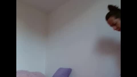 Snapshot of milfevha chatting on December 17, 2025, 9:32 pm milfevha online show from December 17, 2025, 9:32 pm