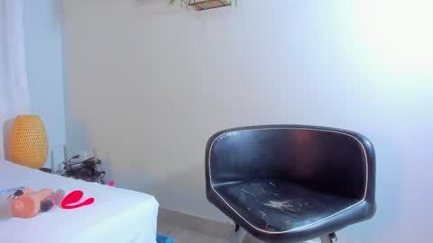 Snapshot of milfhorny_69 chatting on September 23, 2025, 12:08 pm LILI online show from September 23, 2025, 12:08 pm