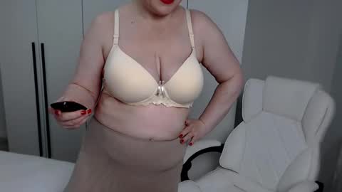 Snapshot of milfscarlette chatting on December 21, 2024, 4:57 pm MilfScarlette online show from December 21, 2024, 4:57 pm