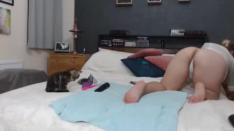 Snapshot of milfyanddaddy chatting on September 26, 2025, 7:29 pm milfyanddaddy online show from September 26, 2025, 7:29 pm