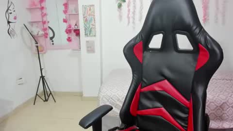 Snapshot of mili_fit11 chatting on October 10, 2025, 2:27 pm mili_fit11 online show from October 10, 2025, 2:27 pm