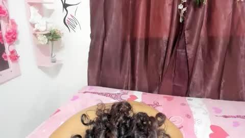 mili_fit11 online show from February 3, 2026, 3:50 pm