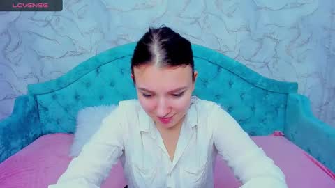 milinafox online show from February 7, 2025, 4:27 am