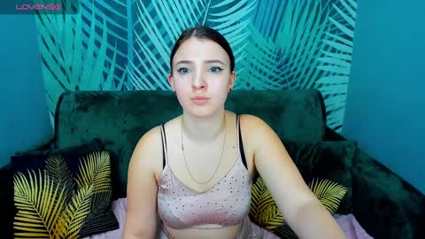 milinafox online show from March 7, 2025, 5:51 am