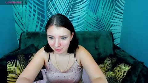 milinafox online show from March 7, 2025, 8:56 am