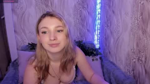Snapshot of milinafox chatting on April 1, 2026, 11:11 am milinafox online show from April 1, 2026, 11:11 am