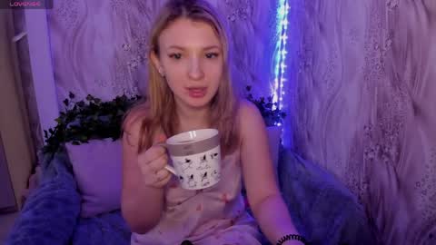 Snapshot of milinafox chatting on April 4, 2026, 4:33 am milinafox online show from April 4, 2026, 4:33 am