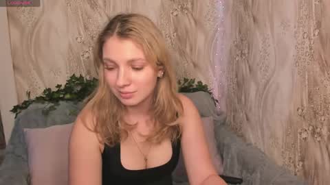 Snapshot of milinafox chatting on April 8, 2026, 12:05 pm milinafox online show from April 8, 2026, 12:05 pm