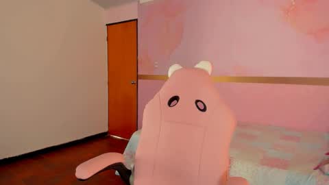 Snapshot of milk_candy16 chatting on October 11, 2025, 12:36 pm S O F I A online show from October 11, 2025, 12:36 pm