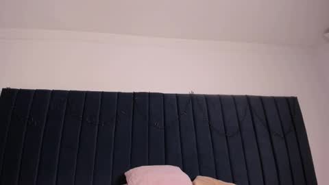 milk_rain online show from February 6, 2026, 12:19 pm