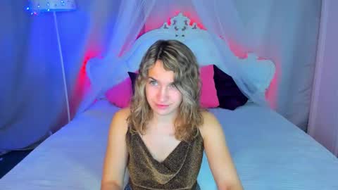 milkablond online show from December 9, 2024, 12:45 am