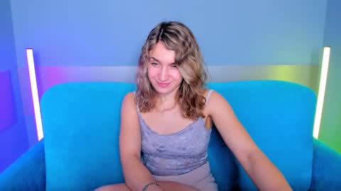 milkablond online show from December 10, 2024, 7:37 am