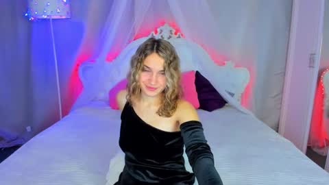 milkablond online show from December 11, 2024, 12:54 am