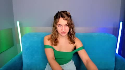 milkablond online show from January 15, 2025, 1:02 am